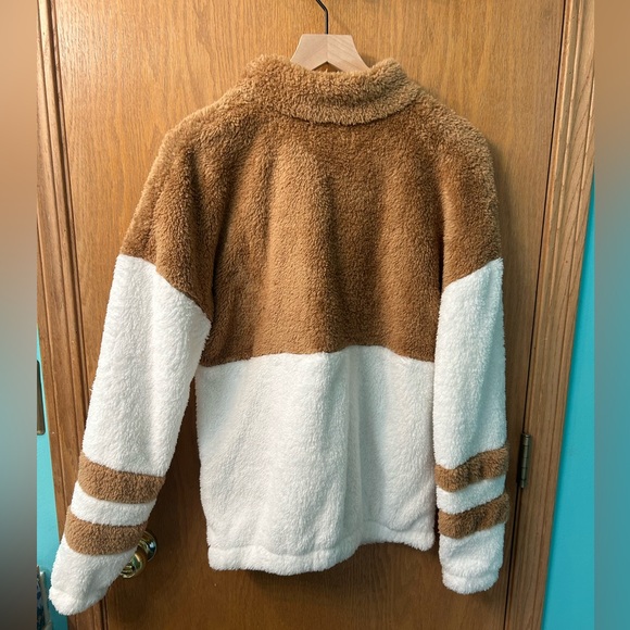 NWOT Sherpa sweatshirt white and tan super soft sweatshirt size Medium - Picture 11 of 15